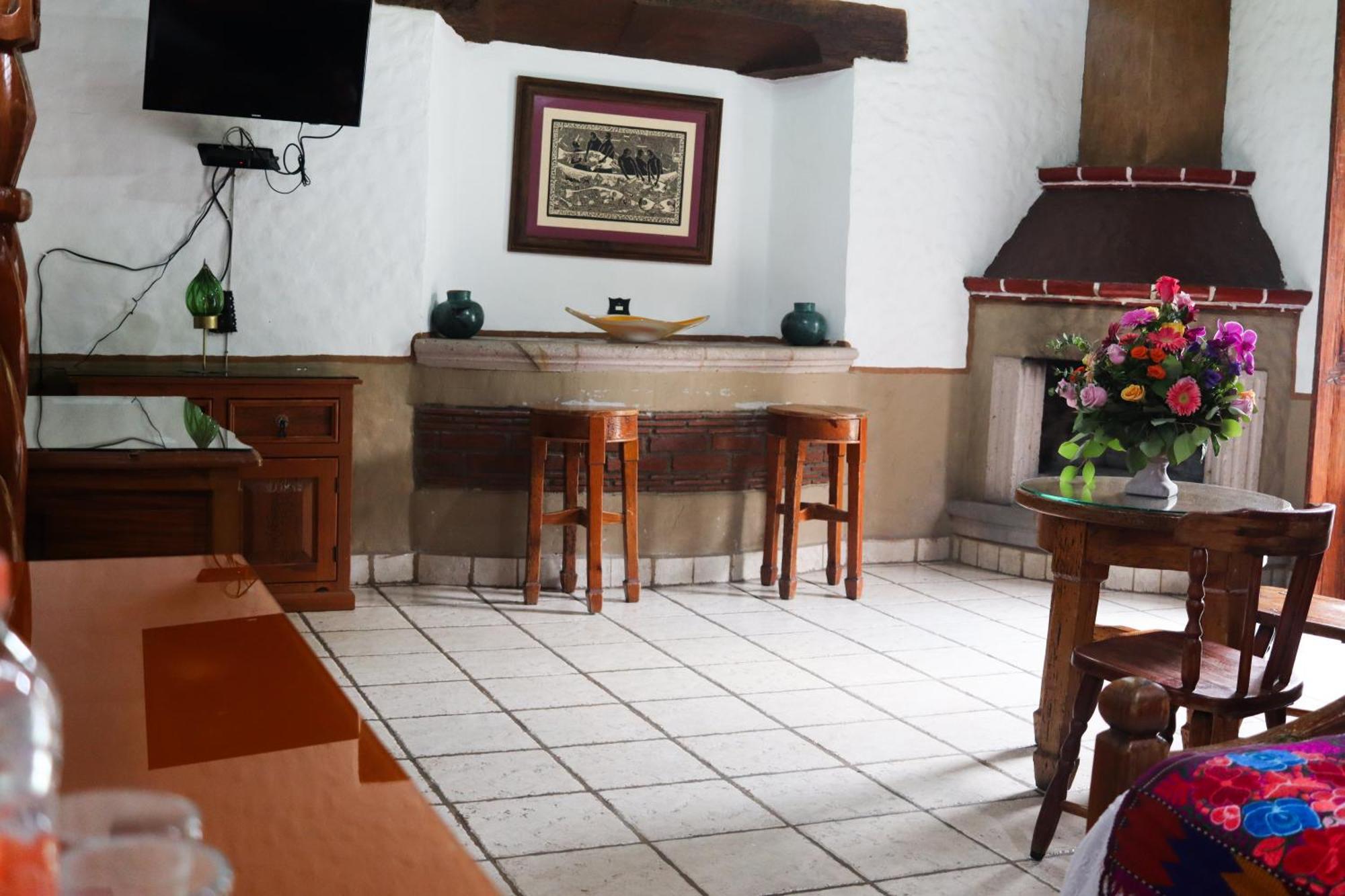 Hotel Los Escudos 파츠쿠아로 외부 사진
