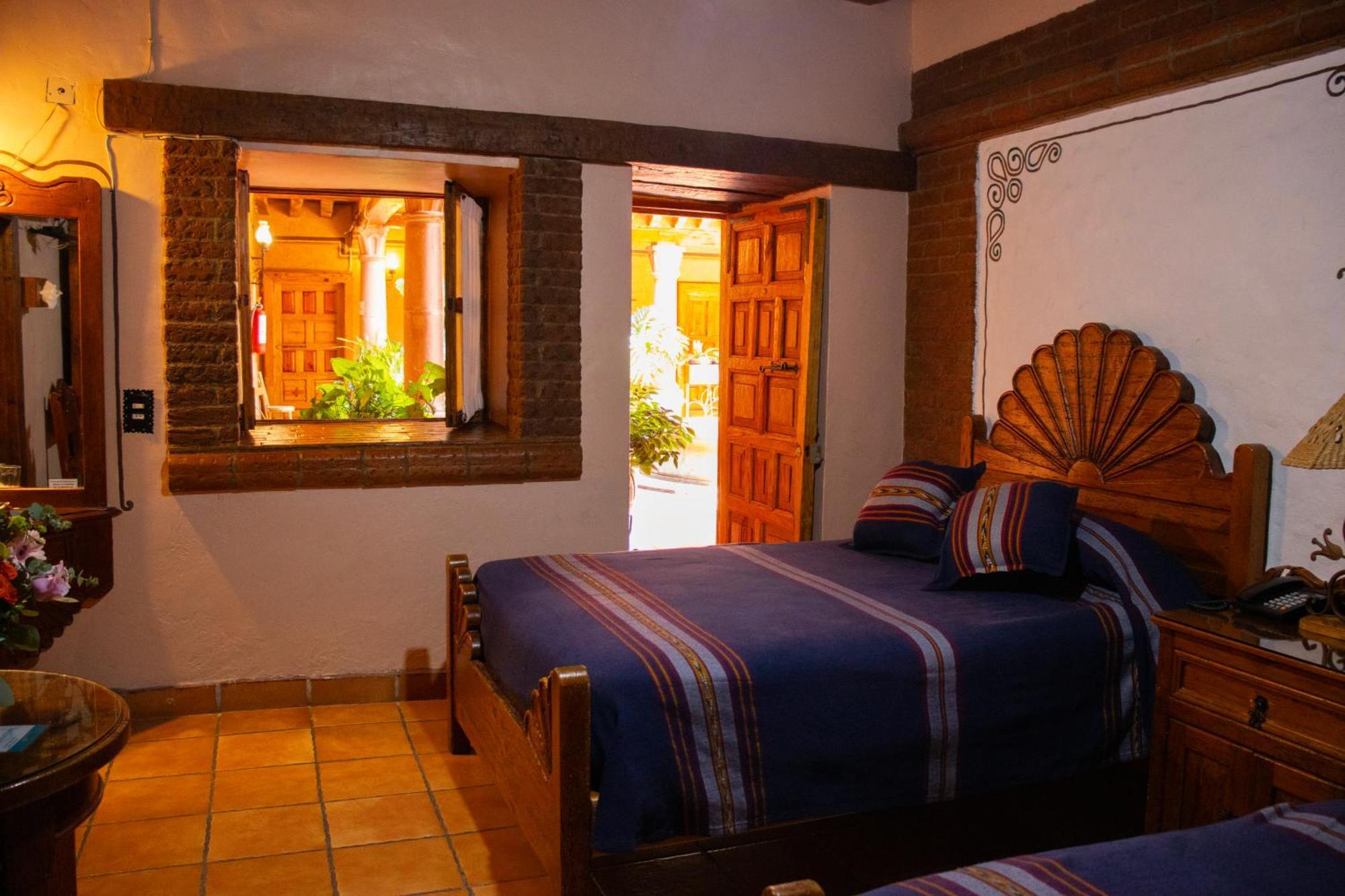 Hotel Los Escudos 파츠쿠아로 외부 사진