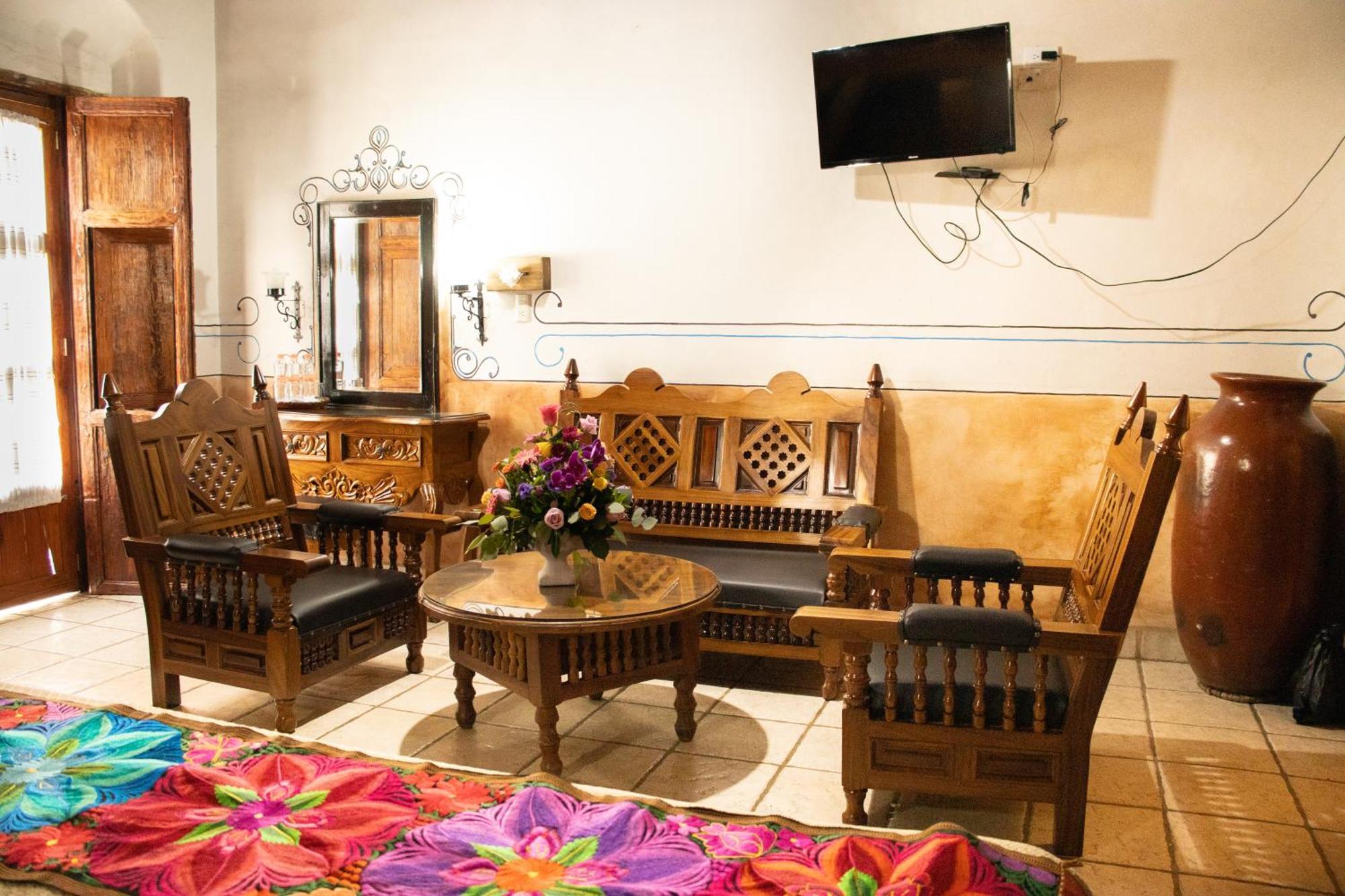 Hotel Los Escudos 파츠쿠아로 외부 사진