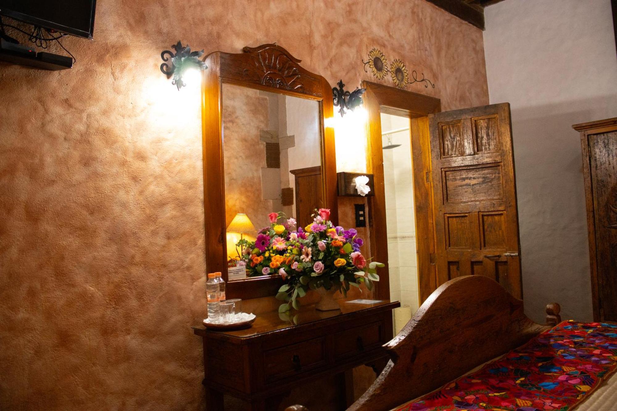 Hotel Los Escudos 파츠쿠아로 외부 사진