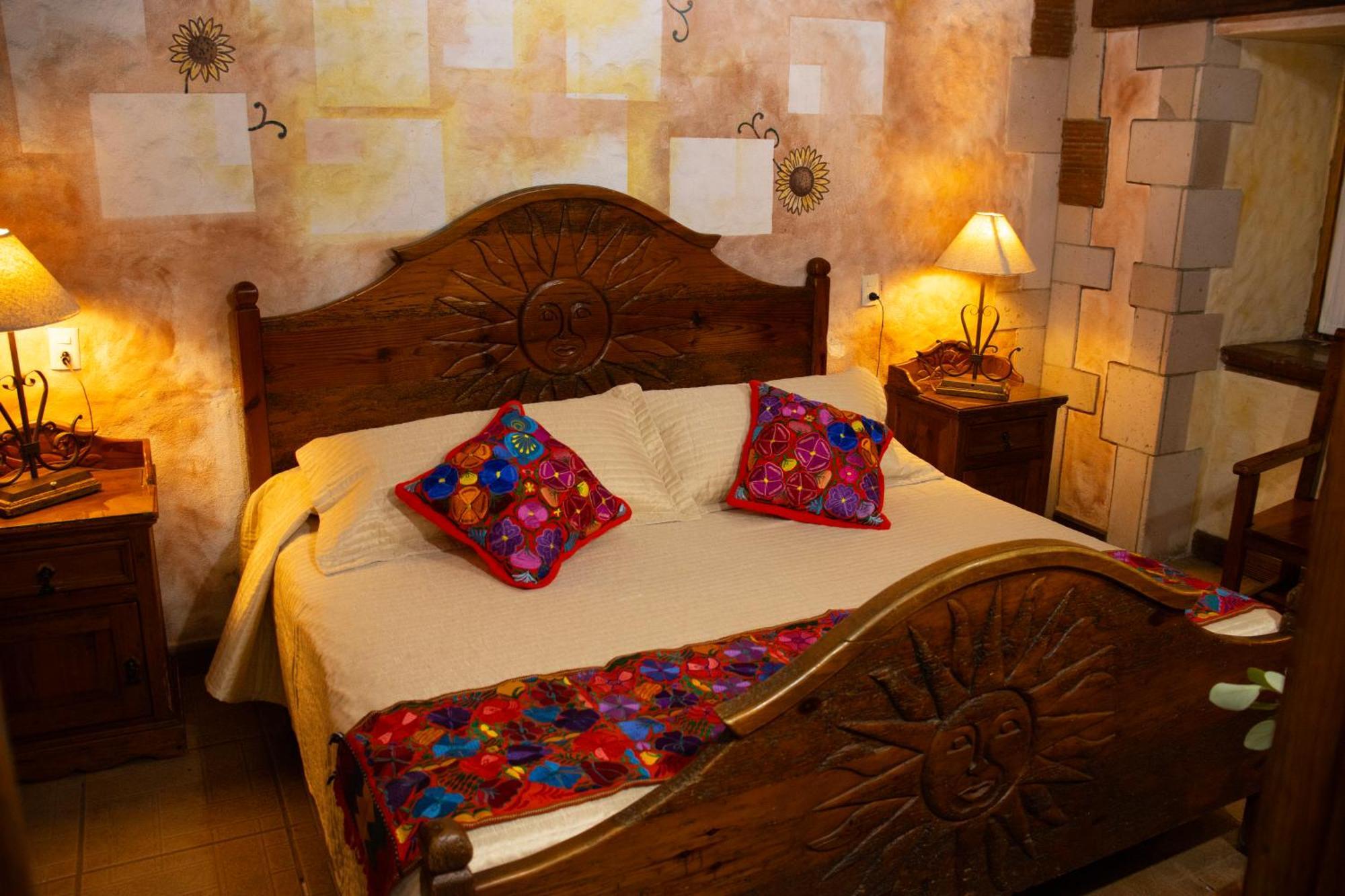 Hotel Los Escudos 파츠쿠아로 외부 사진