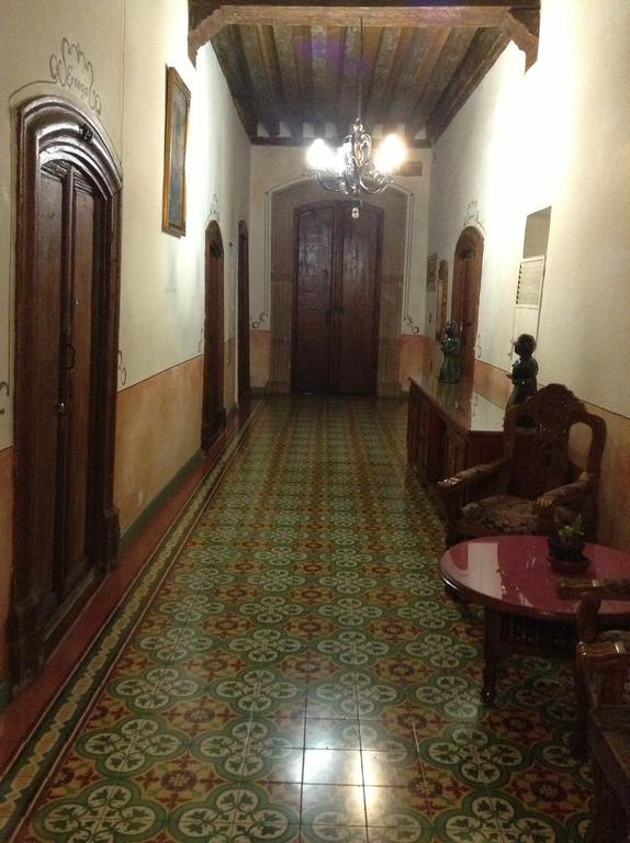Hotel Los Escudos 파츠쿠아로 외부 사진