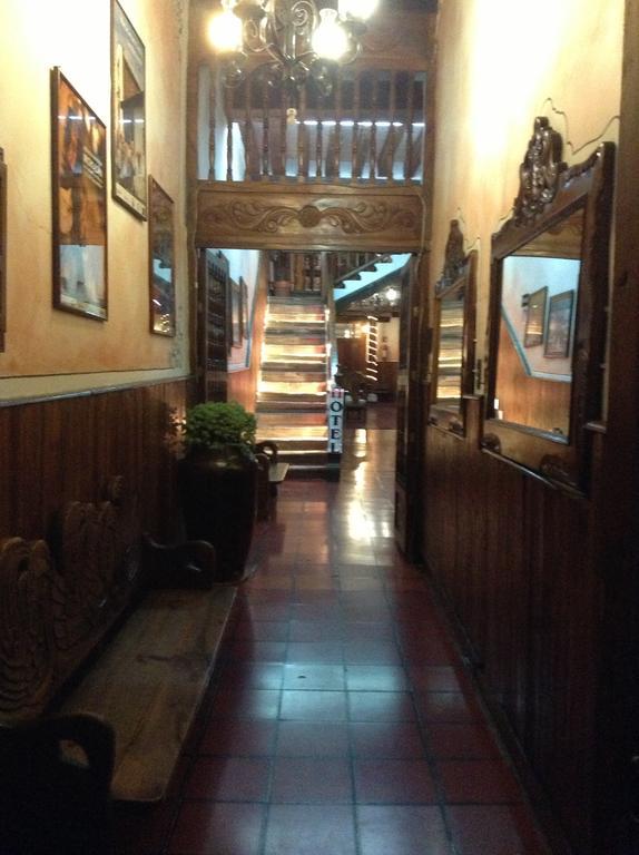 Hotel Los Escudos 파츠쿠아로 외부 사진