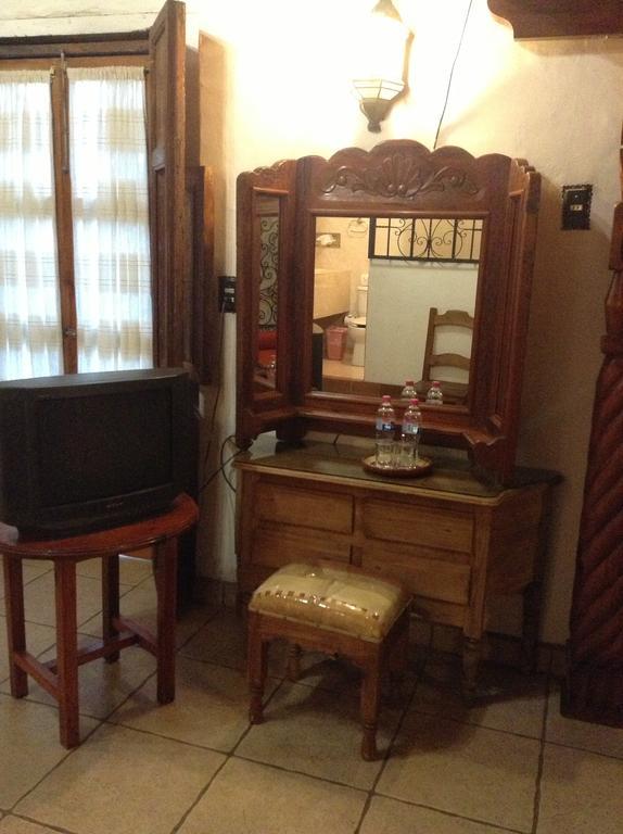 Hotel Los Escudos 파츠쿠아로 외부 사진