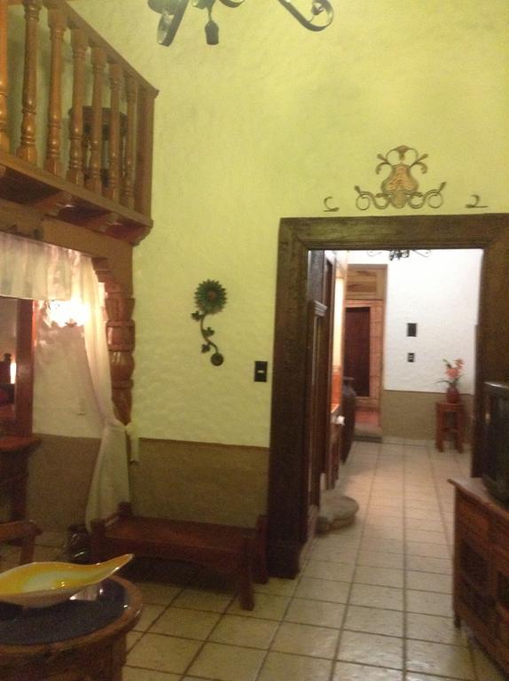 Hotel Los Escudos 파츠쿠아로 외부 사진