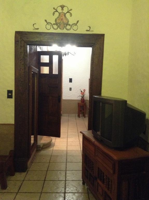 Hotel Los Escudos 파츠쿠아로 외부 사진