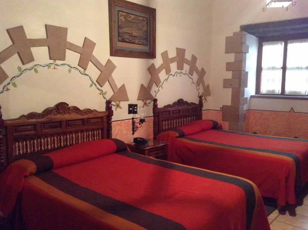 Hotel Los Escudos 파츠쿠아로 외부 사진