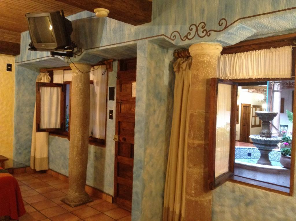 Hotel Los Escudos 파츠쿠아로 외부 사진