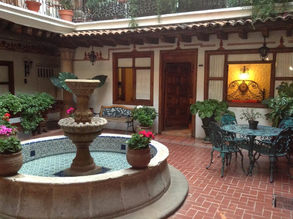 Hotel Los Escudos 파츠쿠아로 외부 사진
