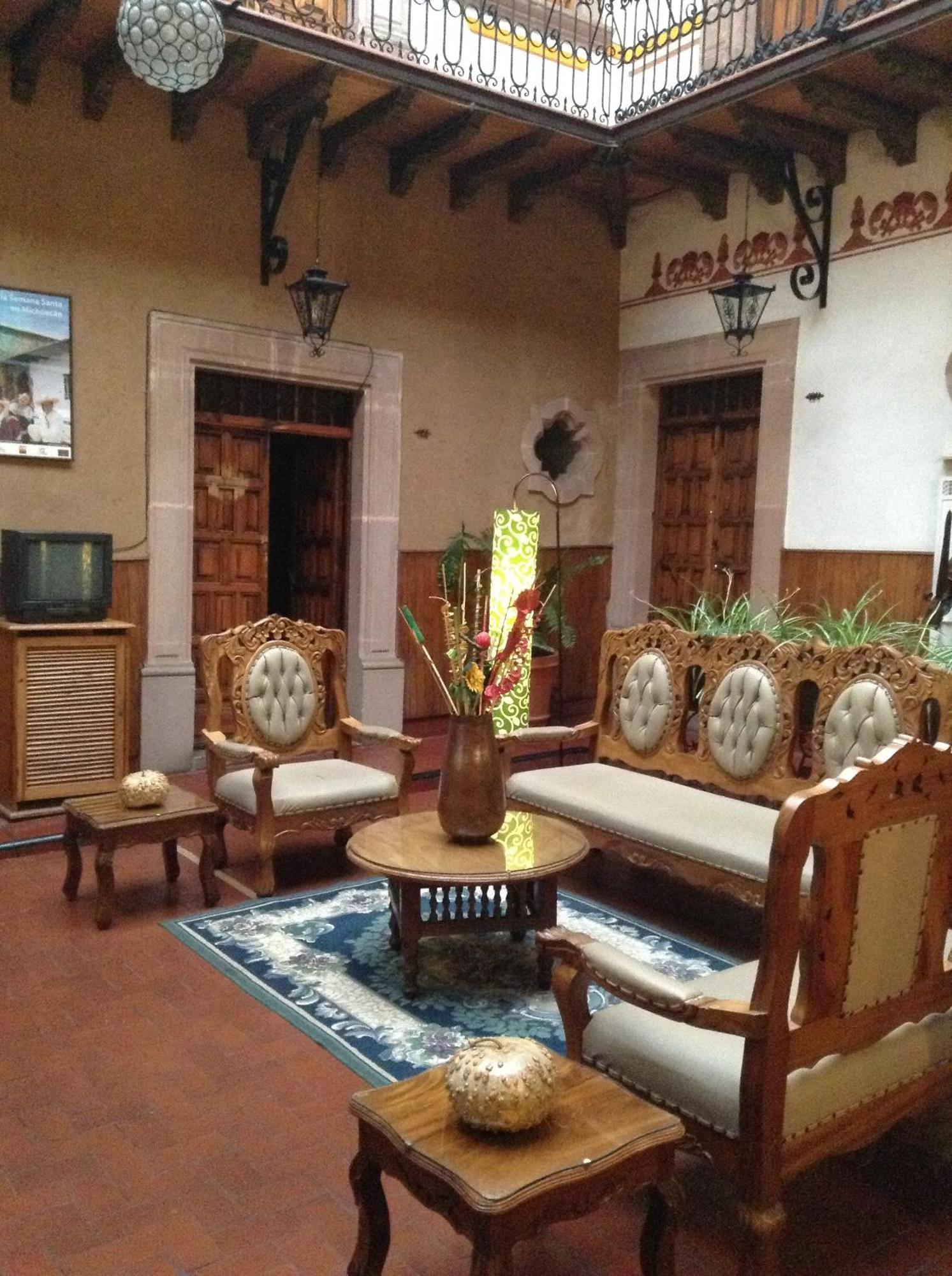 Hotel Los Escudos 파츠쿠아로 외부 사진
