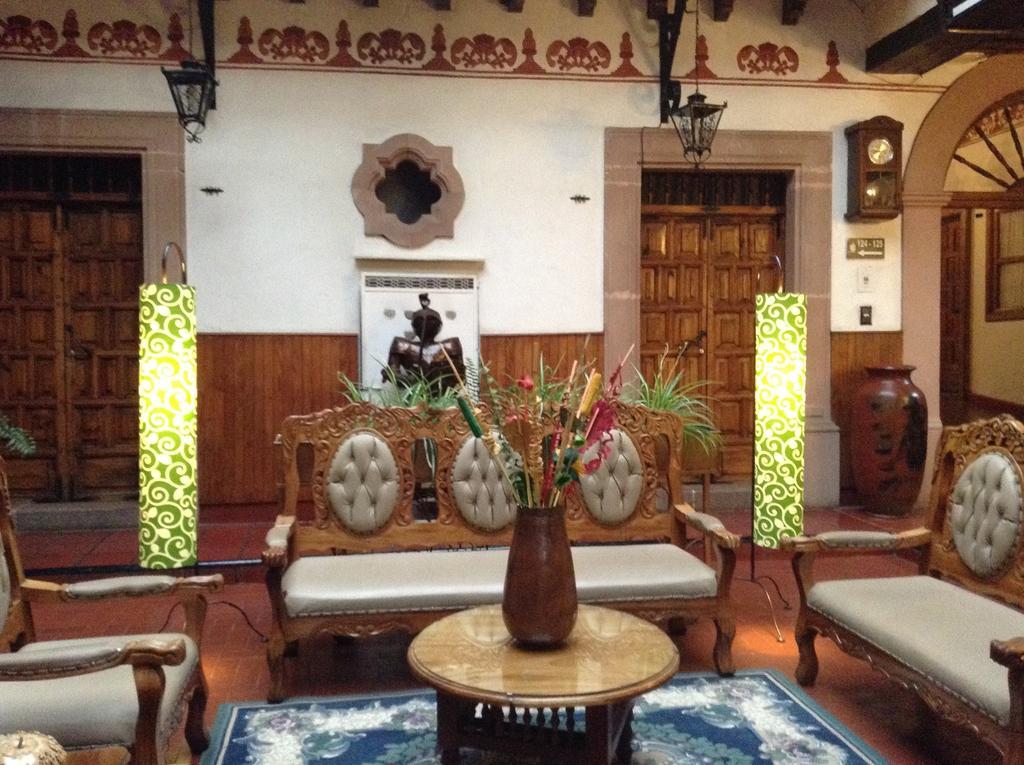 Hotel Los Escudos 파츠쿠아로 외부 사진